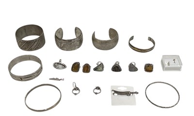Lot 1356 - A quantity of 925 silver and white metal...