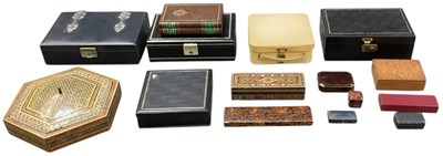 Lot 1387 - A collection of fifteen assorted jewellery...