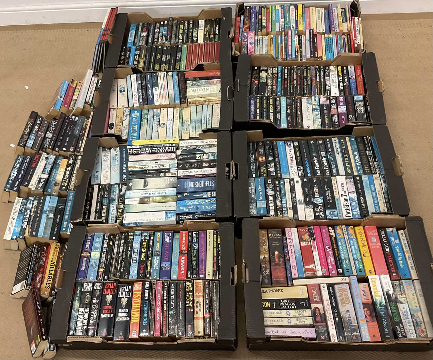 Lot 341 - A large quantity of science fiction and...