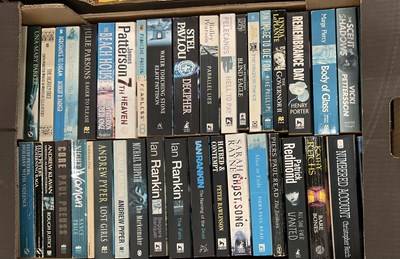 Lot 341 - A large quantity of science fiction and...