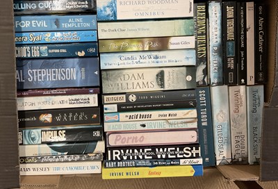 Lot 341 - A large quantity of science fiction and...