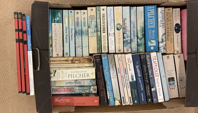 Lot 341 - A large quantity of science fiction and...