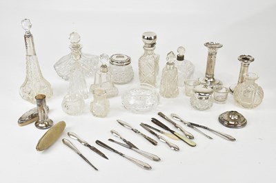 Lot 1524 - A collection of cut glass dressing table...