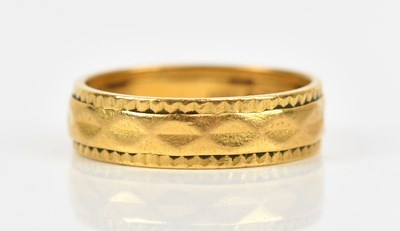 Lot 368 - A 22ct yellow gold wedding band with engraved...