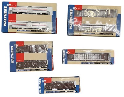 Lot 528 - WALTHERS; a boxed HO scale Ready-to Run 72'...