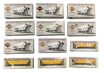 Lot 552 - LIFE-LIKE TRAINS; twelve boxed HO gauge 4427...