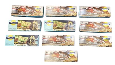 Lot 551 - ATHEARN; ten boxed HO gauge carriages and...