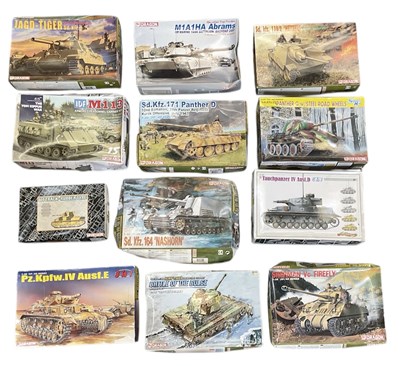 Lot 511 - DRAGON; twelve boxed 1:35 scale military...