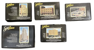 Lot 534 - SPECTRUM; five boxed HO scale Bachmann City...