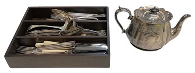 Lot 1082 - A small quantity of silver-plated items,...