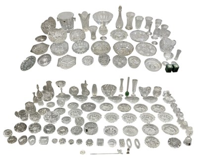 Lot 623 - A large quantity of assorted cut and crystal...