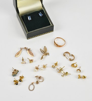 Lot 186 - An 18ct yellow gold dress ring (af) and a...