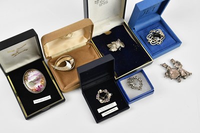 Lot 144 - A collection of assorted costume jewellery...