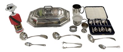 Lot 1074 - A small quantity of silver-plated items,...