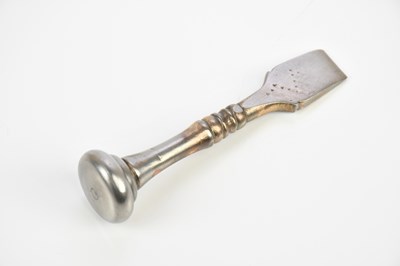 Lot 1517 - An 18th century button hole cutter, length 9cm.