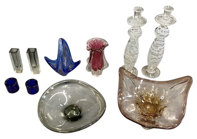 Lot 622 - Ten pieces of assorted 1950s and later art...