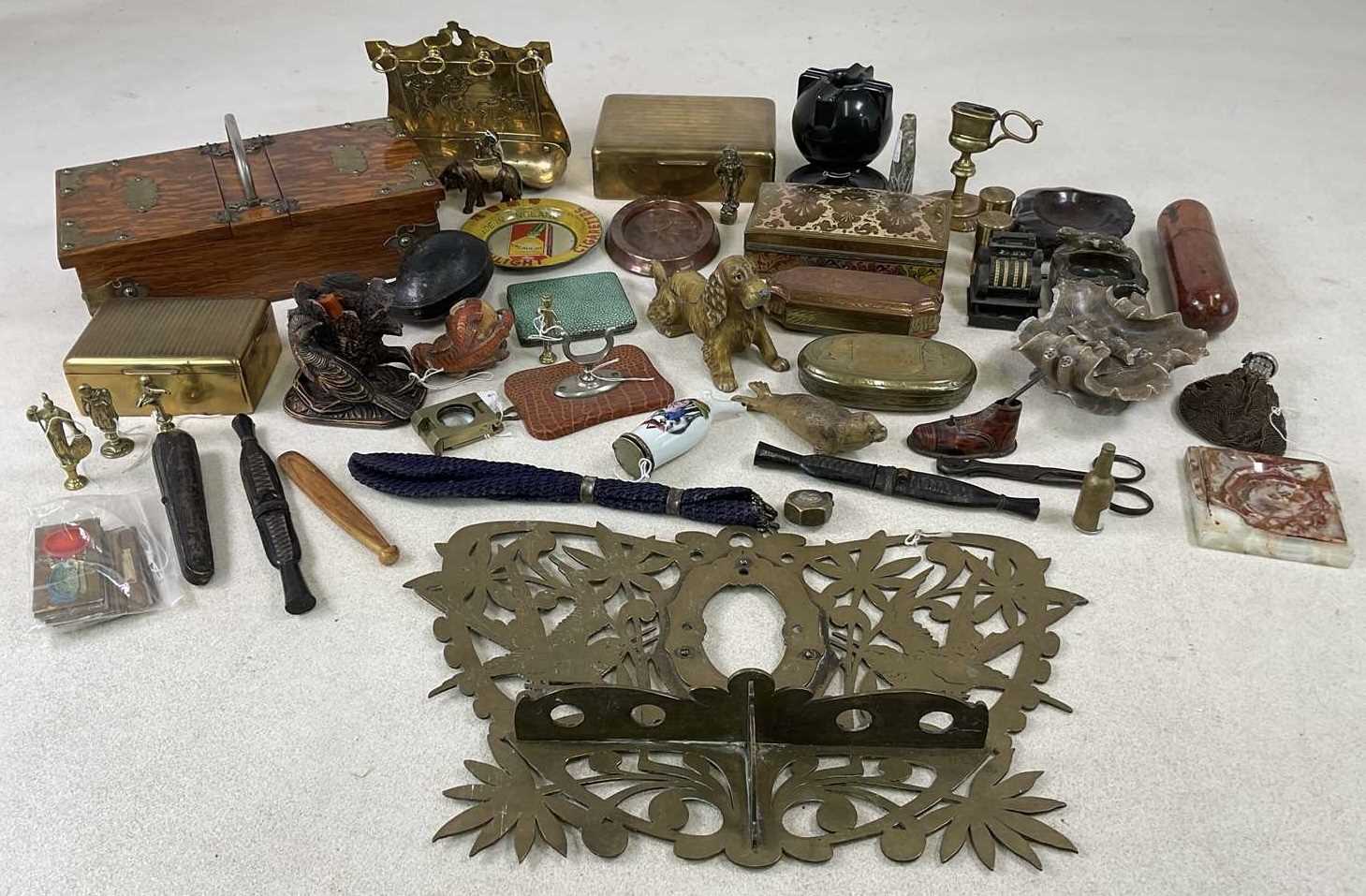 Lot 19 - An interesting group of collectors' items...