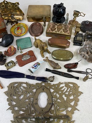 Lot 19 - An interesting group of collectors' items...