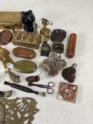 Lot 19 - An interesting group of collectors' items...