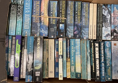 Lot 353 - A large quantity of science fiction and...