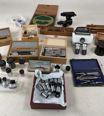 Lot 26 - A quantity of microscopic lenses and accessories
