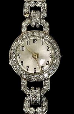Lot 573 - A ladies Art Deco platinum and diamond...