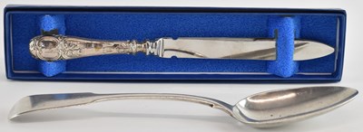 Lot 1178 - A George III hallmarked silver tablespoon,...