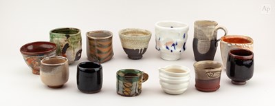 Lot 725 - A group of stoneware and slipware yunomi and...