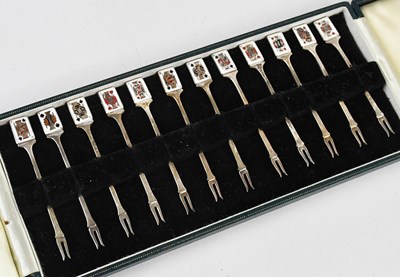 Lot 2190 - GARRARD & CO; a cased set of twelve Elizabeth...