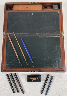 Lot 36 - A small group of vintage pens including a...