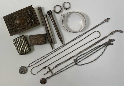 Lot 511 - A small group of silver costume jewellery...