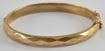 Lot 1342 - A 9ct yellow gold snap bangle, diameter 6.5cm,...