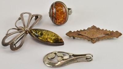 Lot 1358 - A yellow metal bar brooch, decorated with a...