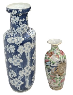 Lot 1031 - An early 20th century Chinese blue and white...