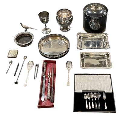 Lot 1073 - A small quantity of silver-plated items,...