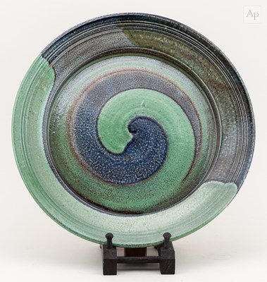 Lot 277 - JANE HAMLYN (born 1940); a salt glazed charger,...