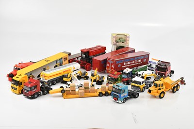 Lot 2002 - A collection of assorted boxed and unboxed...