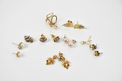 Lot 189 - A collection of yellow metal earrings and...
