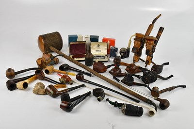 Lot 1494 - A collection of assorted vintage smoking pipes...