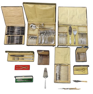Lot 1067 - A quantity of assorted silver-plated items...