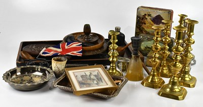 Lot 1481 - A mixed collectors' lot including turned bowls,...