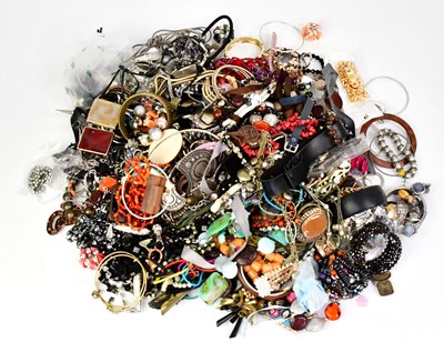 Lot 1530 - A large quantity of costume jewellery, to...