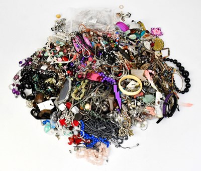 Lot 1531 - A large quantity of costume jewellery, to...