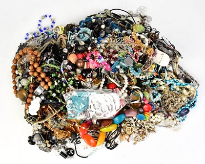 Lot 1532 - A large quantity of costume jewellery, to...