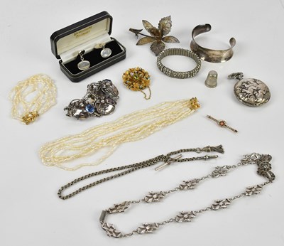 Lot 117 - A collection of Victorian and later decorative...