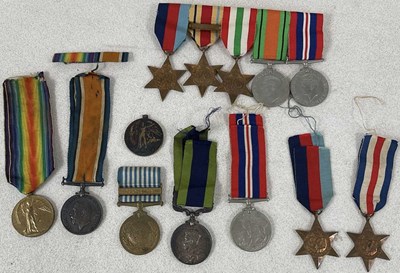 Lot 99 - A collection of WWI, WWII and other conflict...