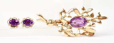 Lot 1479 - A 9ct yellow gold foliate spray brooch set...