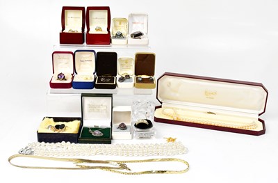 Lot 1514 - A group of silver jewellery, comprising a pair...