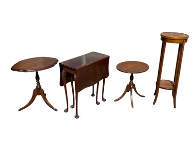 Lot 1285 - An Edwardian carved mahogany drop-leaf...