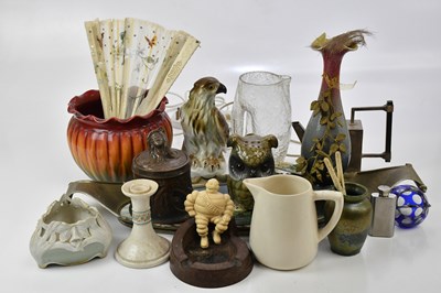 Lot 2594 - A collection of decorative ceramics and...